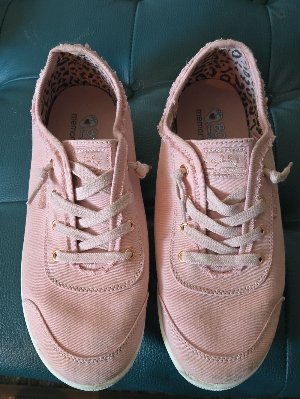 Sketchers BOBS Pink Canvas Women’s Sneakers with Memory Foam Insole 9.5
